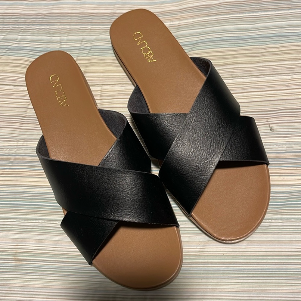 NWT Abound Skylar Cross bound flat sandals 7.5